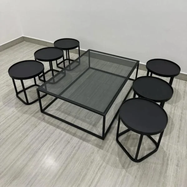 ⁦طقم طاولة ضيافة ارضي سطح زجاج أسود مع 6 خدمة سطح حديد أسود⁩ - الصورة ⁦3⁩