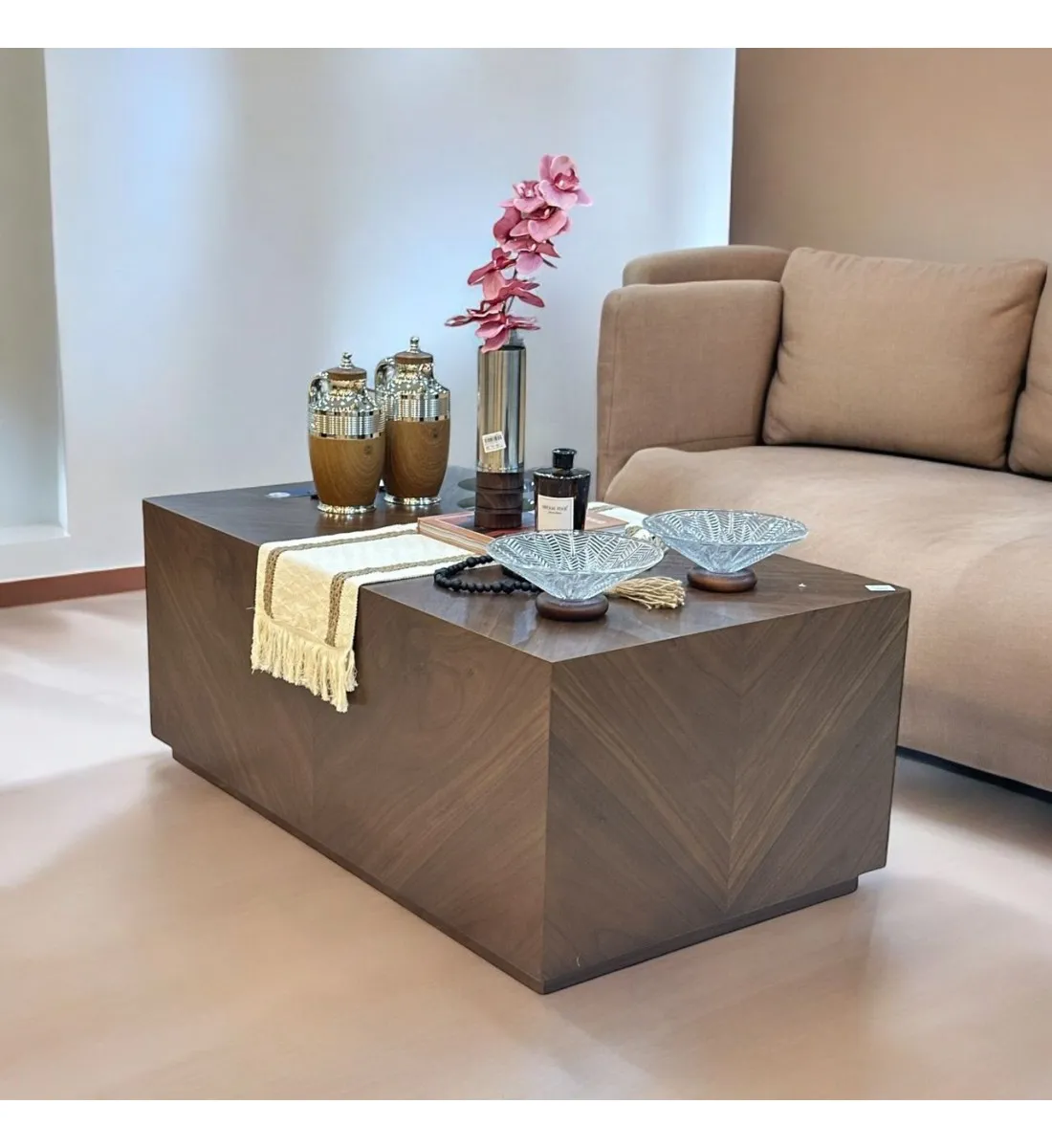 🌰 طاولة خشب بقشرة الجوز الطبيعي – أناقة فاخرة بلمسة طبيعية